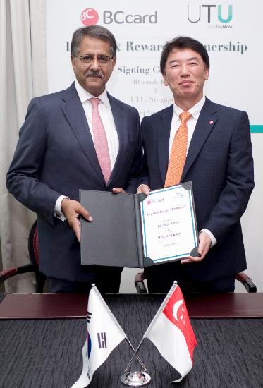 ▲ 채종진 BC카드 사장(오른쪽)과 아사드 주맙호이 UTU 회장이 협약을 체결하고 있다.
