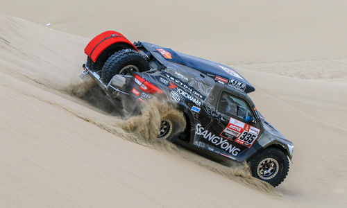 ▲ 쌍용자동차 렉스턴 DKR이 지난 8일(페루시간) 2019 다카르 랠리(Dakar Rally) 제 2구간(피스코-산 후안 데 마르코나)을 질주하고 있다.