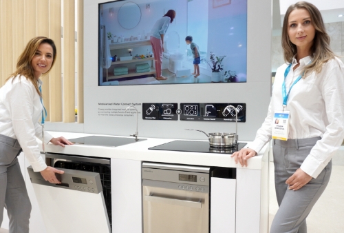 ▲ 웅진코웨이가 'CES 2020'에서 선보인 '워터인덕션+식기세척기 결합 콘셉트 제품'