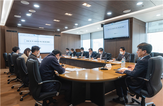 한국남부발전은 지난 5일 본사 비전룸에서 토론회를 열어 코로나19 사태 관련 지원대책을 논의했다.