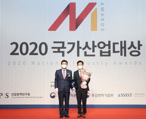 양형근 한국맥도날드 이사(오른쪽)와 박기찬 산업정책연구원장