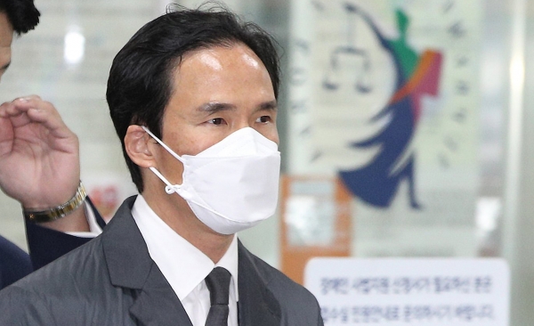 조현범 한국타이어어앤테크놀로지 사장이 항소심 첫 공판에서 징역 4년에 추징금 6억1500만원의 구형이 내려졌다