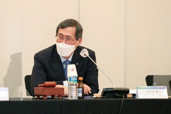 원전해체연구소가 22일 부산 기장군 힐튼호텔에서 개최한 창립 이사회에서 정재훈 원전해체연구소 이사장이 인사말을 하고 있다.