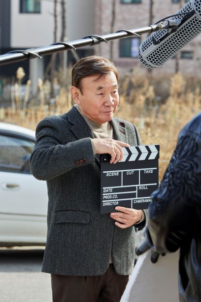 배우 양택조와 교통약자 배려 캠페인 촬영 모습