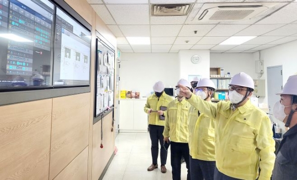 한국발명진흥회 상근부회장(오른쪽에서 두 번째) 중심의 특별안전점검을 진행하는 모습.