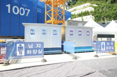 LH 건설현장 근로자 화장실 모습.