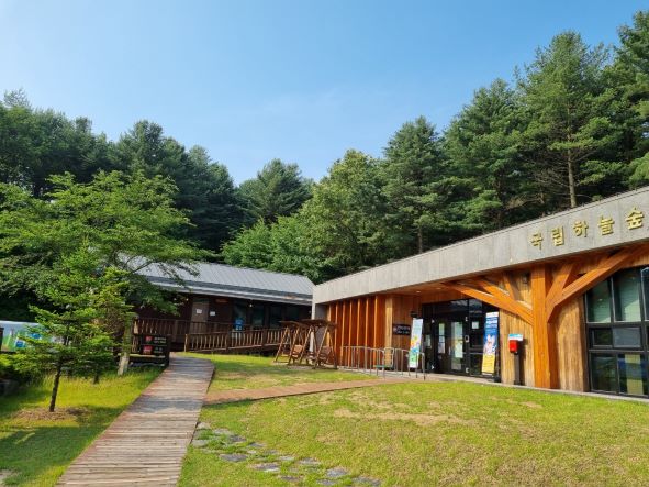 한국산림복지진흥원 국립하늘숲추모원 홍보관