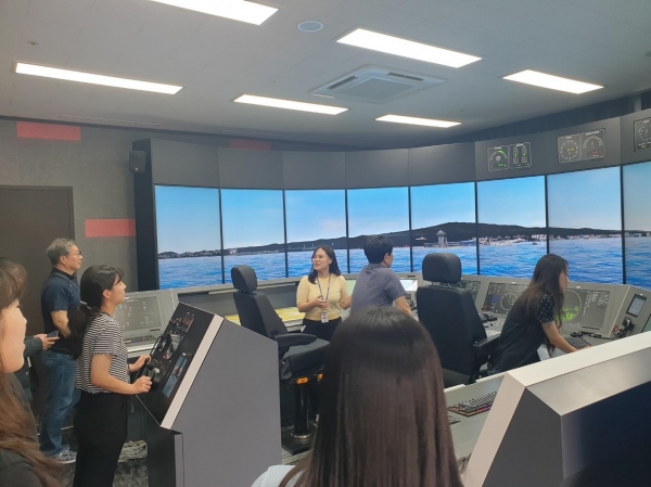 지난해 한국해양교통안전공단 세종 본사 선박조종시뮬레이터센터에서 열린 '해상교통안전진단 전문인력 교육' 중 해상교통안전성 평가 실무 강의 모습.