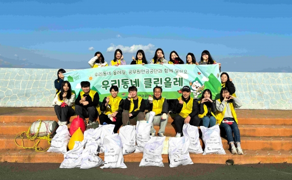 공무원연금공단(이사장 김동극)은 지난 8일 서귀포에 위치한 제주올레길 5코스(남원포구~쇠소깍)에서 우리동네 클린올레 환경정화 캠페인을 실시했다.