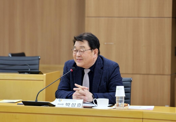 소상공인시장진흥공단 박성효 이사장이 18일 대전 건양사이버대학교에서 대전지역 디지털 특성화대학 수료생 현장간담회를 개최했다.