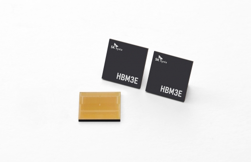 SK하이닉스는 AI용 메모리 신제품인 'HBM3E'를 세계 최초로 양산해 이달 말부터 제품 공급을 시작한다고 밝혔다. 사진은 SK하이닉스 HBM3E.