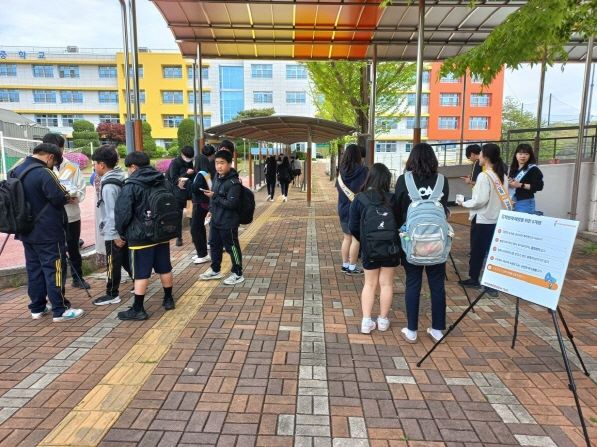 경기도교육청(교육감 임태희)이 22일 오전, 고양시 원당중학교에서  도박예방·근절을 위한 노박(No박) 캠페인을 펼쳤다. 