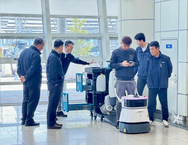 코레일테크, 대전역에서 'AI 청소 장비 시연회' 개최