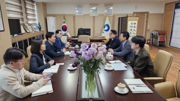 해양환경공단은 지난 3일 완도군청을 방문해 2050 탄소중립 실현을 위한 해조류 블루카본 국제인증 및 탄소배출권 거래제 구축 관련 업무협의를 실시했다.