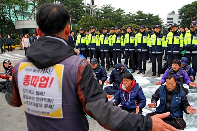 ▲ 현대자동차 노조가 올해 임금과 단체협약(임단협) 교섭 과정에서 문재인 정부 정책에 맞춰 재벌개혁과 비정규직의 정규직화를 요구하고 나섰다.
