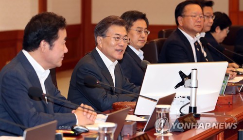 ▲ 문재인 대통령이 11일 오전 청와대에서 국무회의를 주재하고 있다.