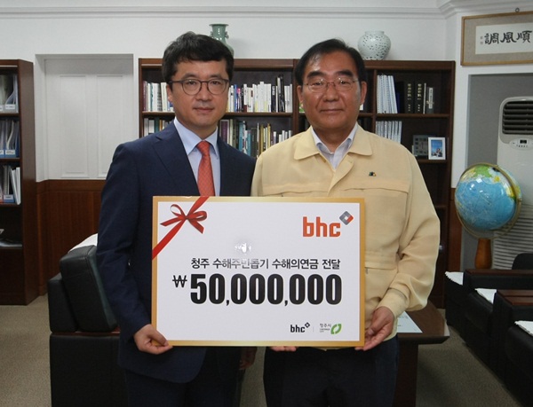 ▲ bhc치킨 박현종 회장(왼쪽)