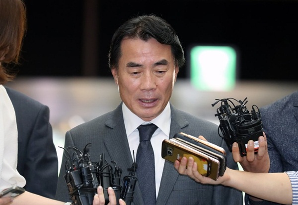 ▲ 경찰 출석하는 이장한 종근당 회장. 연합뉴스 제공