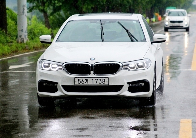▲ 사진 지난해&nbsp; 수입차 판매 1위 모델인 BMW 520d의 신형 모델. 컨슈머타임스