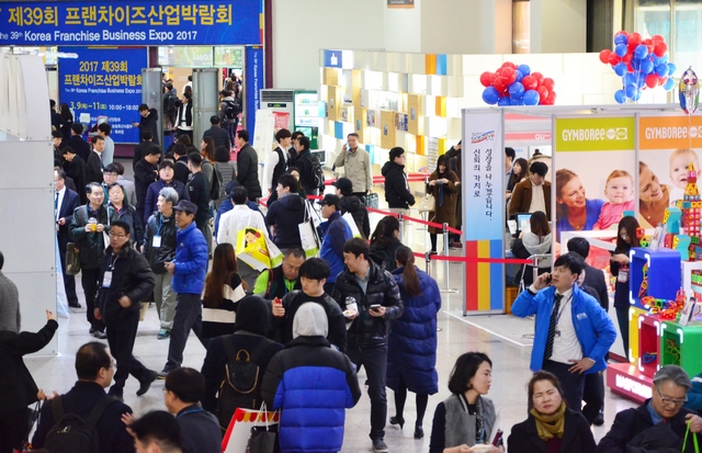 ▲ ▲ 3월 서울 무역전시장에서 열린 제 39회프랜차이즈산업박람회장 전경.