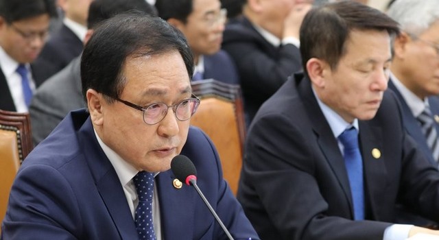 ▲ 유영민 과학기술정보통신부 장관은 지난달 30일 열린 국정감사에서 조세회피, 통신망 무임승차 등으로 '역차별' 논란에 휘말린 구글에 대해 "공정위, 방통위와 공동으로 대응해야 할 필요가 있다고 본다"고 답변했다.