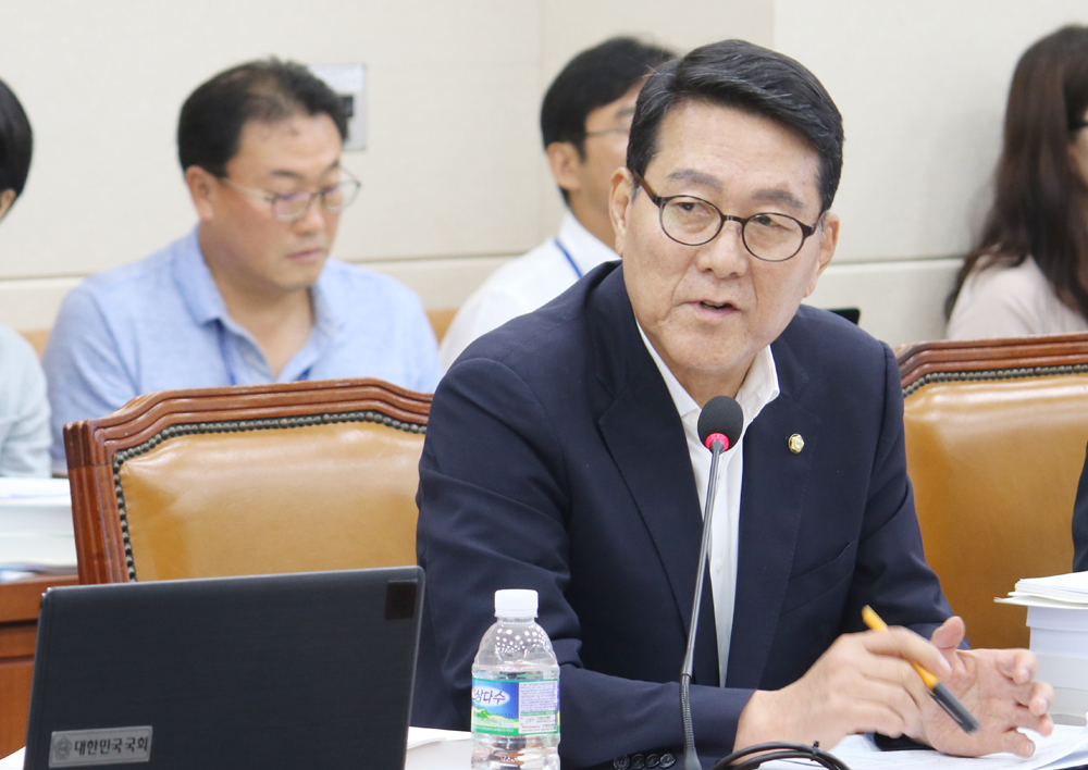 상임위 질의사진.jpg