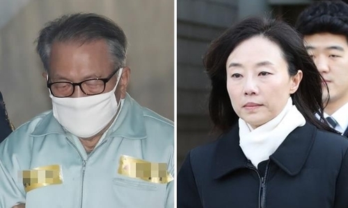 ▲ 김기춘 전 청와대 비서실장(왼쪽)과 조윤선 전 청와대 정무수석.