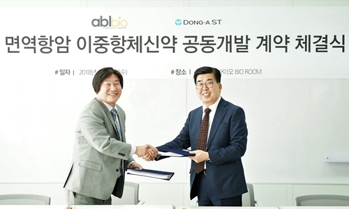▲ (왼쪽부터)이상훈 에이비엘바이오 대표와 강수형 동아에스티 부회장