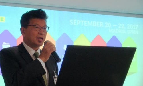 ▲ 나눔로또 박중헌 대표가 EL/WLA CSR 스페인 건전화 세미나에 참석해 RGF 4단계 획득 결과에 대해 발표하고 있다