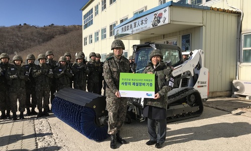 두산건설 장비 기증.jpg