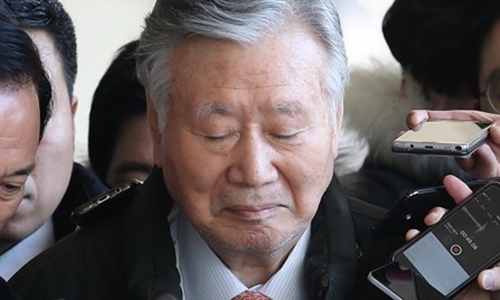 이중근 부영 회장 출석.jpg