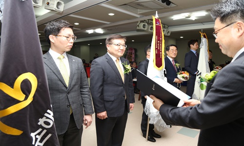 KB손해보험_보도자료_산업통상자원부장관 표창 수상_사진1.jpeg