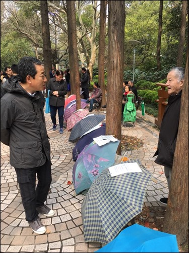 ▲ ▲상하이 루쉰공원 구혼상담이 벌어지는 인파속에서