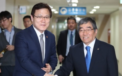 ▲ 최종구 금융위원장 (왼쪽) 윤석헌 금융감독원장 (오른쪽)