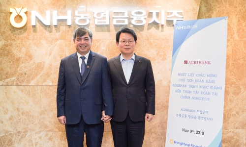 ▲ 김광수 NH농협금융지주 회장(오른쪽)과 찐 응옥 칸 베트남 아그리뱅크 회장