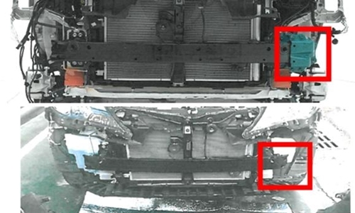 ▲ 안전보강재(붉은 사각형 안)가 장착된 토요타 RAV4(위)와 장착되지 않은 동일 모델.