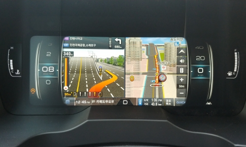 ▲ 계기판에 표시되는 내비게이션 정보. 그래픽 수준이 높고 시인성도 우수하다.