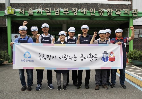 1. 추석맞이 사랑나눔 봉사활동에 참여한 조이봉사단 단체사진.jpg