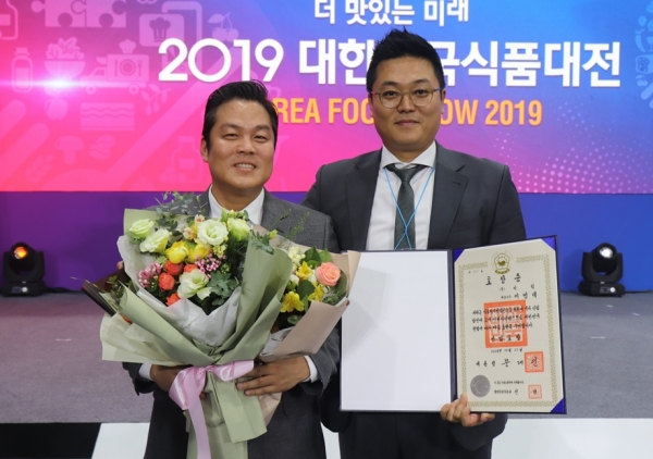 ▲ 이범택 디딤 대표(왼쪽)와 이종경 상무이사