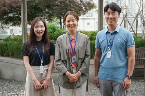 동대문구는 '2020년 상반기 적극행정 우수 공무원' 3명을 선정했다. (왼쪽부터 청소행정과 유나영, 민원여권과 정은지, 세무과 김성곤 주무관)