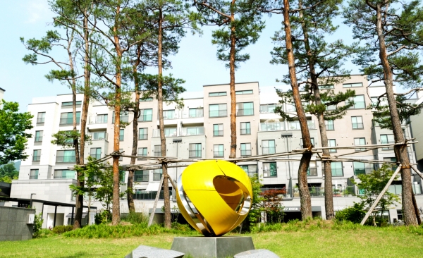 LH한국토지주택공사로부터 민간임대주택 주거서비스 최우수 단지로 인증 받은 대림산업의 'e편한세상 테라스 위례' 전경. 사진=대림산업