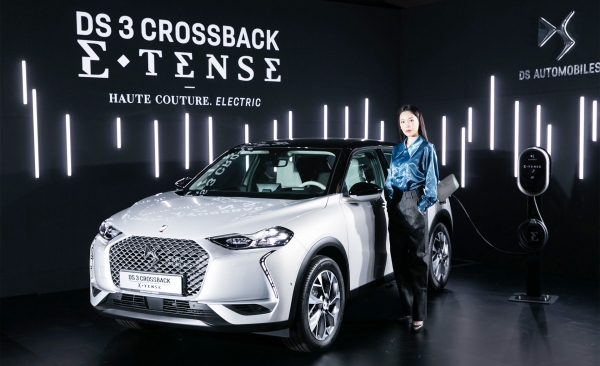 DS 오토모빌이 21일 브랜드 최초의 순수 전기차이자 국내 최초 프리미엄 콤팩트 전기 SUV 'DS 3 크로스백 E-텐스'를 공식 출시했다. 사진=한불모터스