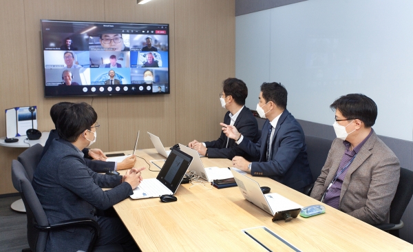 24일 비대면 온라인으로 진행된 LS전선과 덴마크 오스테드간의 장기공급계약 체결 모습. 사진=LS전선