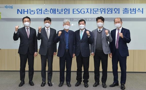 최창수 농협손보 대표와 임원, 부서장, 외부 전문가 등은 지난 19일 서울 서대문구 농협손보 본사에서 'ESG 비전 선포식'을 개최하고 자문위원회를 신설했다.