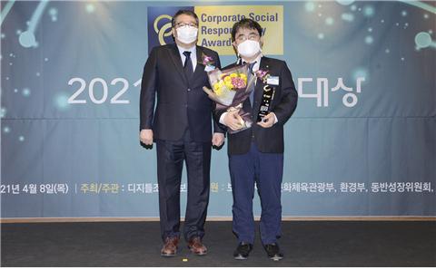 디지틀조선일보 김영수 대표이사(왼쪽)와 롯데건설 미래혁신담당임원 한정호 상무(오른쪽)