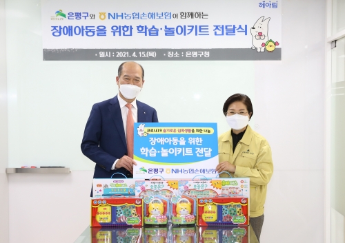 최창수 농협손해보험 대표(왼쪽)와 김미경 은평구청장(오른쪽).