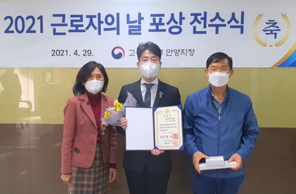 한림대학교성심병원 이승대 행정부원장 국무총리 표창 수상 모습
