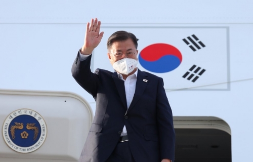 귀국하는 문재인 대통령(사진=연합뉴스)