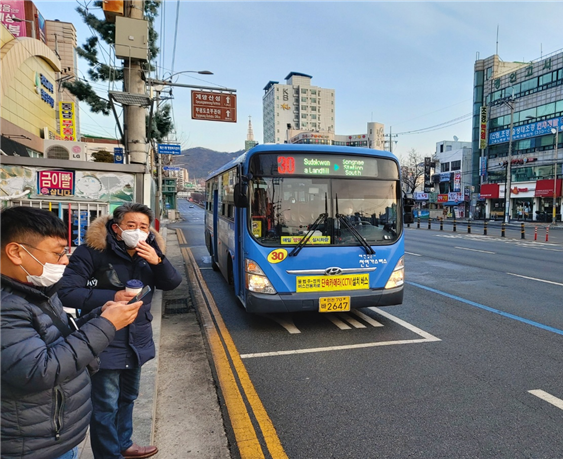 단속카메라 장착 시내버스 모습