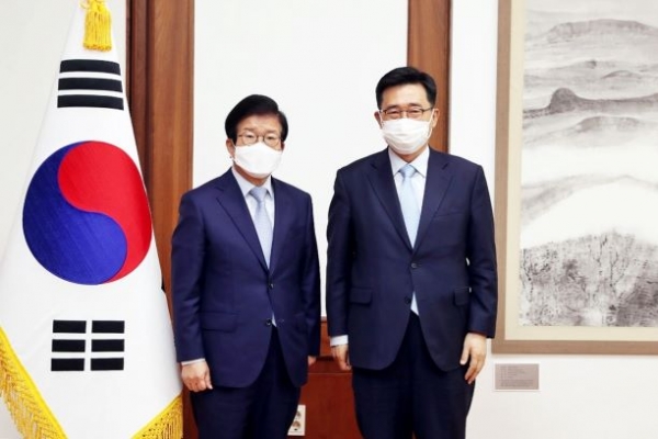 박병석 국회의장 면담. 김춘진 사장(오른쪽), 박병석 국회의장(왼쪽)
